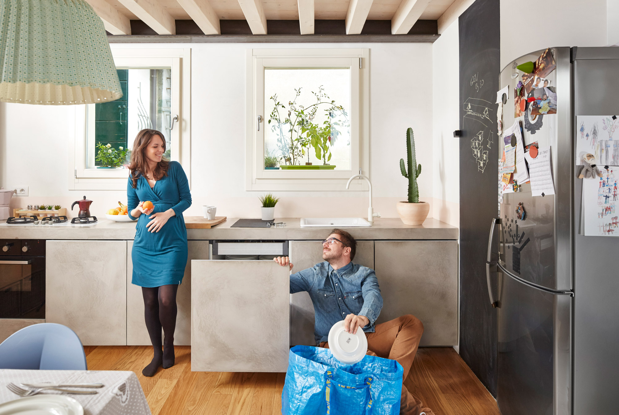 Renovatie van het aanrechtblad van de keuken met microcement Ideal Work